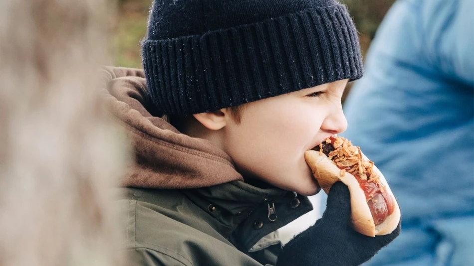 SafePro range white paper - Child eating a hot dog
