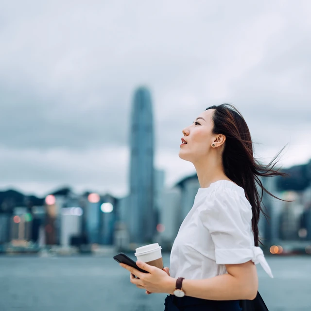 Woman_Lookingup