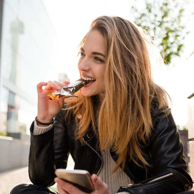 Woman_enjoying_snack