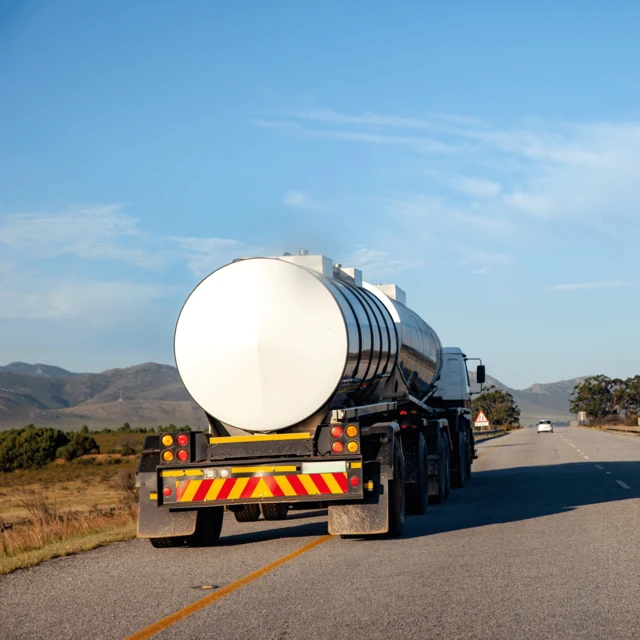 GettyImages-1488992023-large-truck-fuel