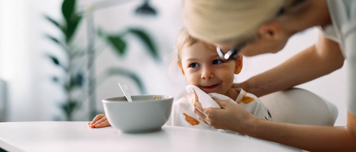 child and grandma eating