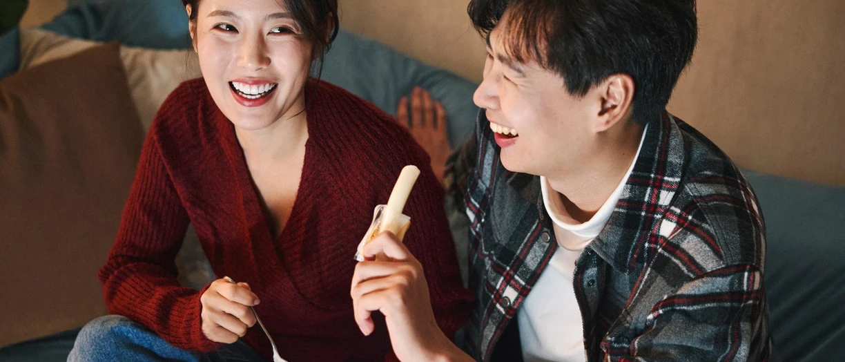 couple-home-yoghurt-cheese