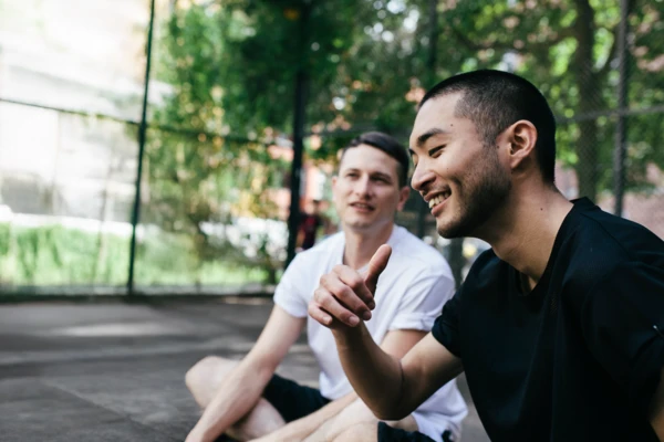 Two_people_hanging_out