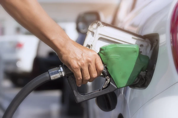 hand_pumping_fuel