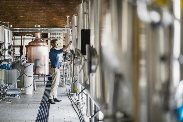 Brewer in brewery