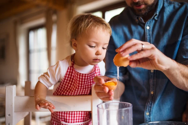 baking with kid