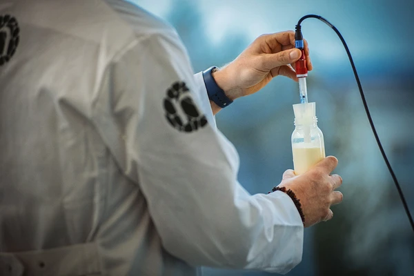 A laboratory worker in a milk fermentation lab wearing a Novonesis lab coat  