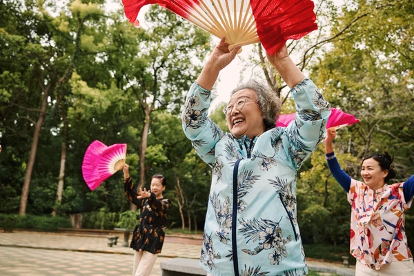 women-dancing-square-005-novonesis