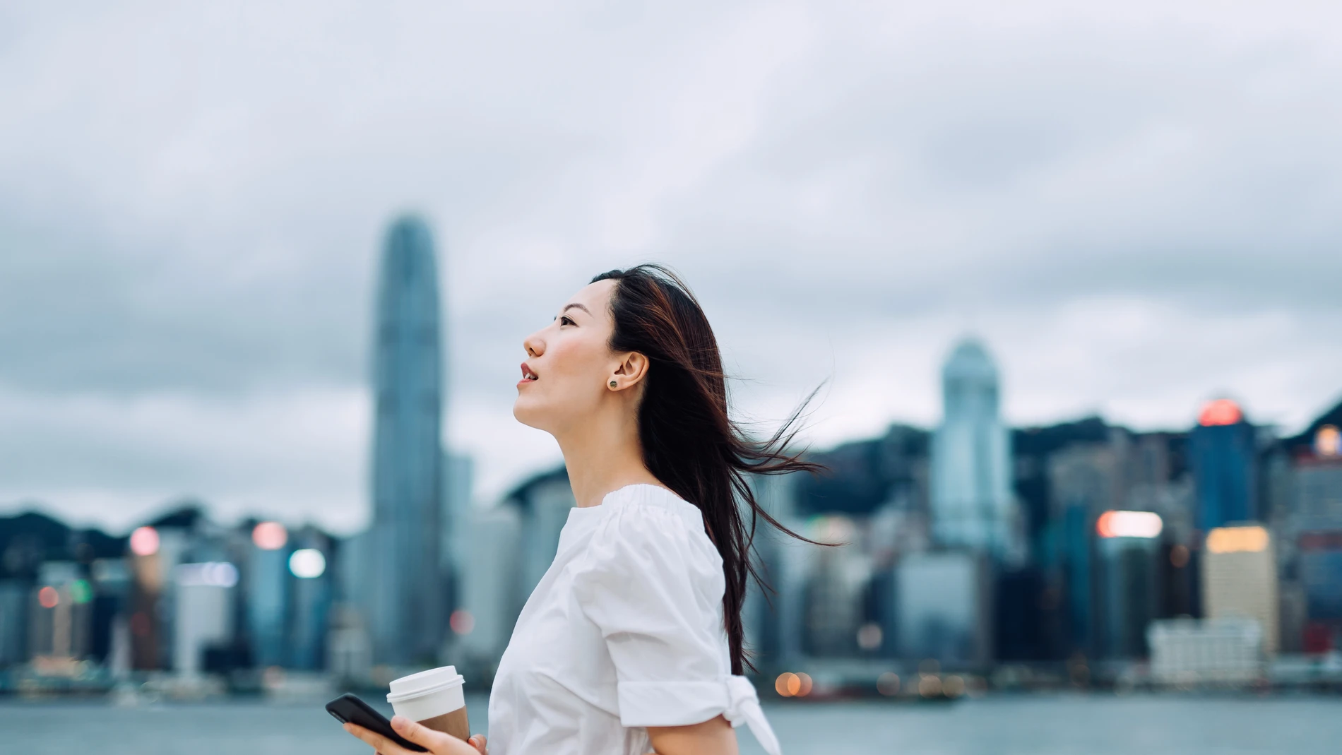 Woman_Lookingup