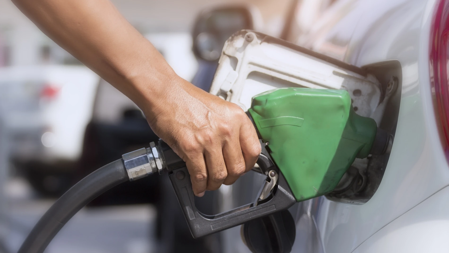 hand_pumping_fuel