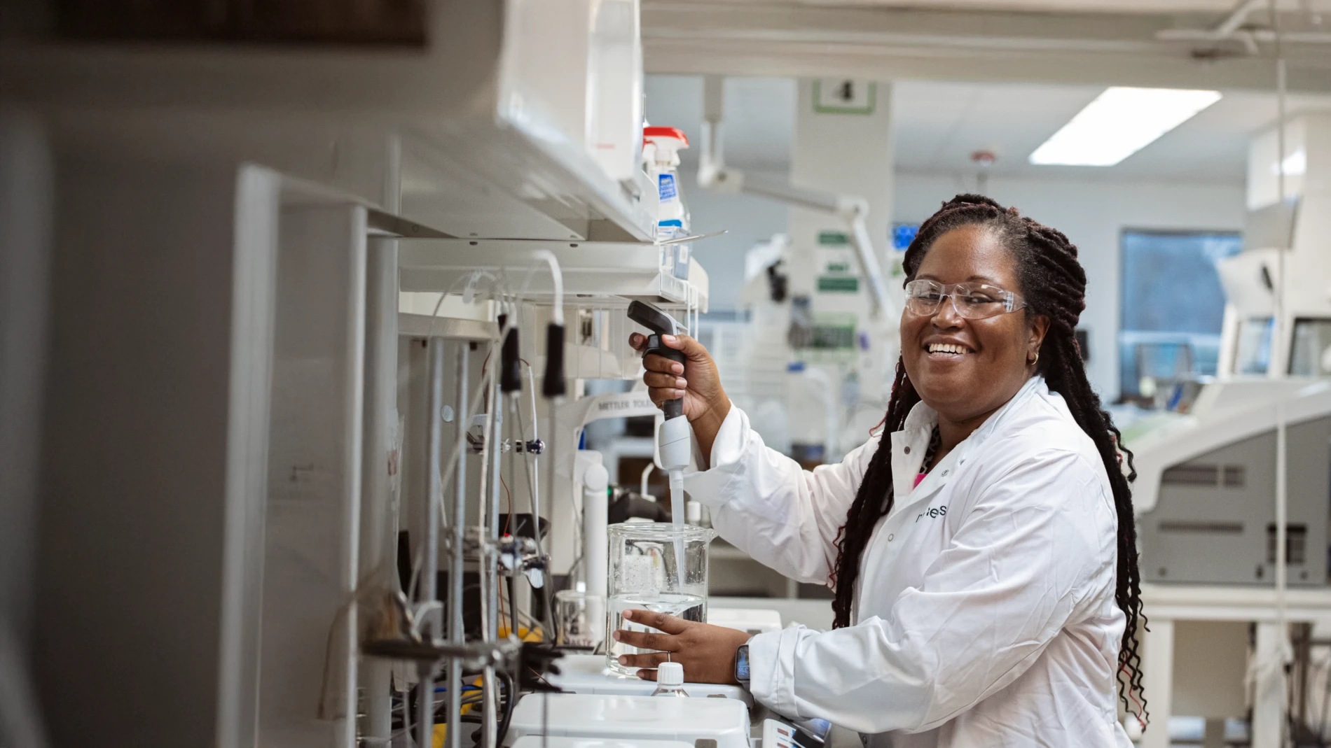 90s Layered Hair Transformation for Brigette Pheloung, image size:1900x1069
