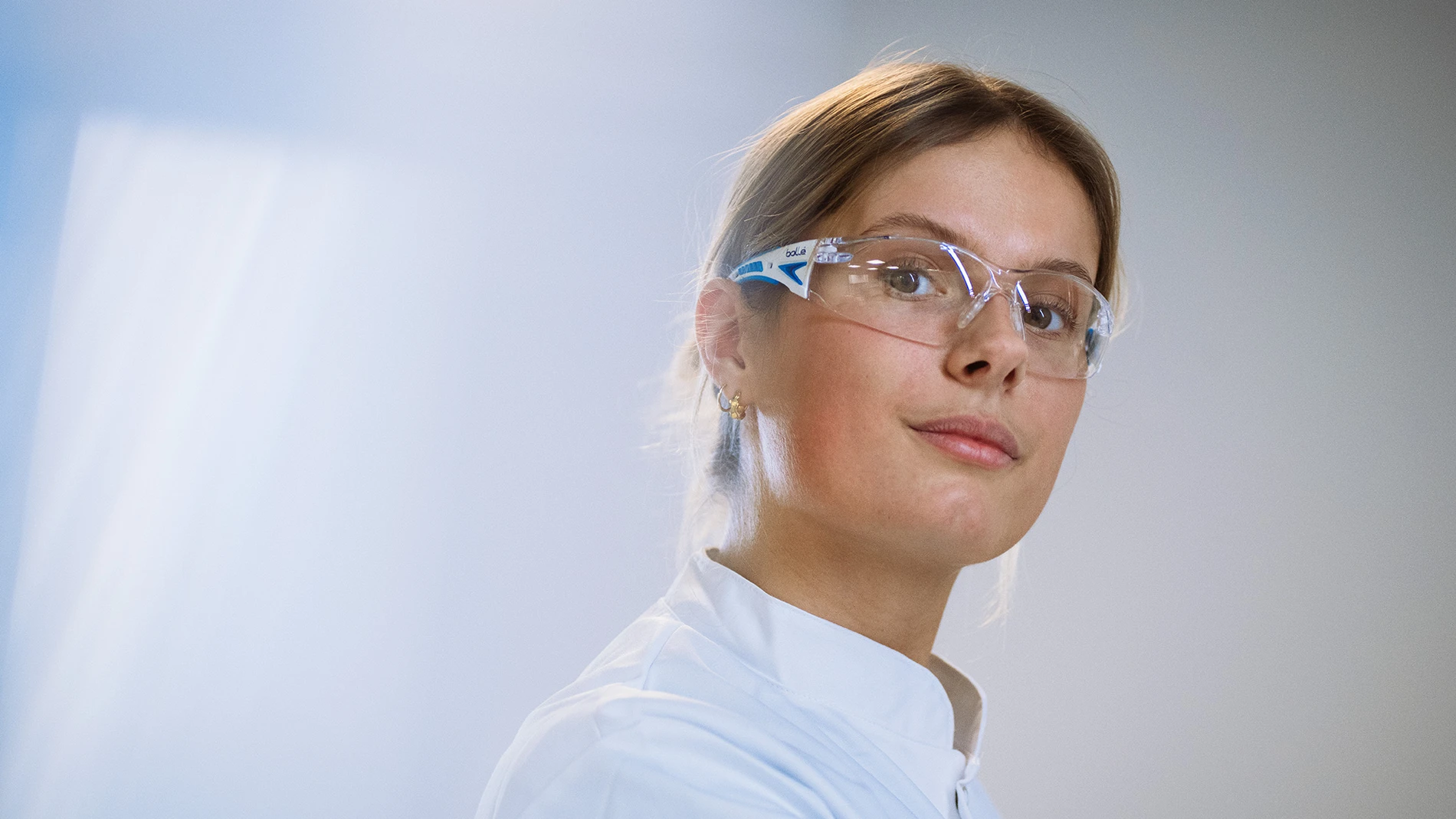 woman lab in freezer tank
